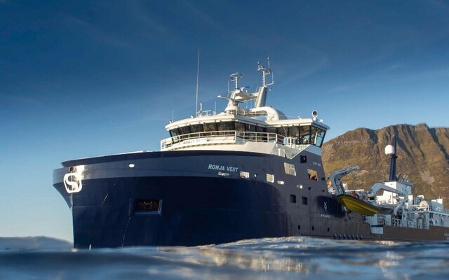 El barco pozo más nuevo de Sølvtrans, "Ronja Vest", va directo del bautizo a operación.